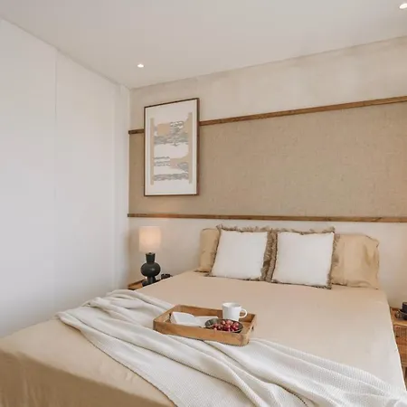 Piombino - 2 Bedrooms And Terrace In Alvalade * 리스본