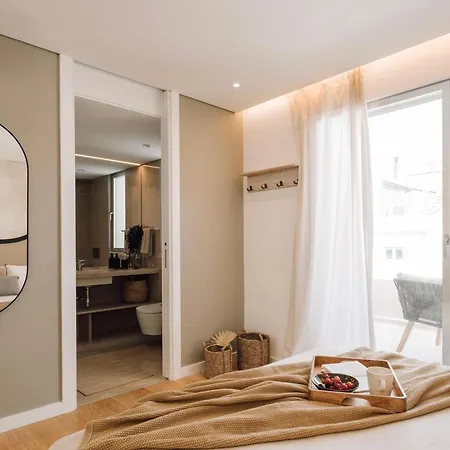 Piombino - 2 Bedrooms And Terrace In Alvalade 아파트 리스본