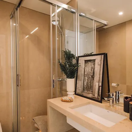 Piombino - 2 Bedrooms And Terrace In Alvalade 리스본