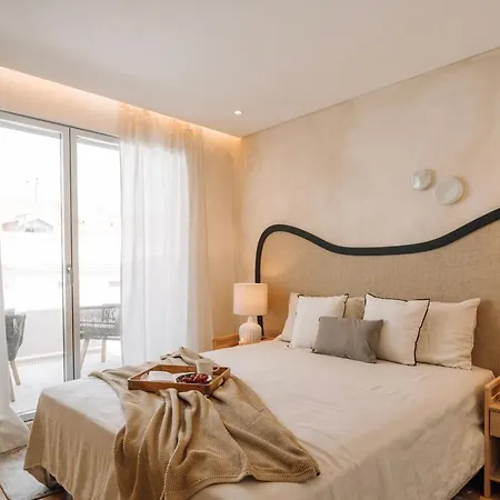 Piombino - 2 Bedrooms And Terrace In Alvalade 아파트 리스본