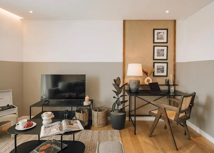 Piombino - 2 Bedrooms And Terrace In Alvalade *